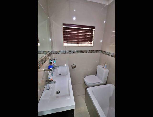 5 BEDROOM HOUSE FOR SALE IN EDENVALE CENTRAL